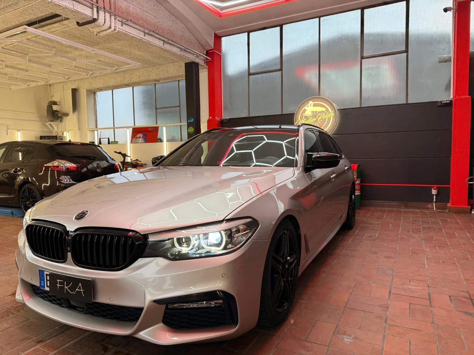 BMW nach Lackpflege und Fahrzeugaufbereitung