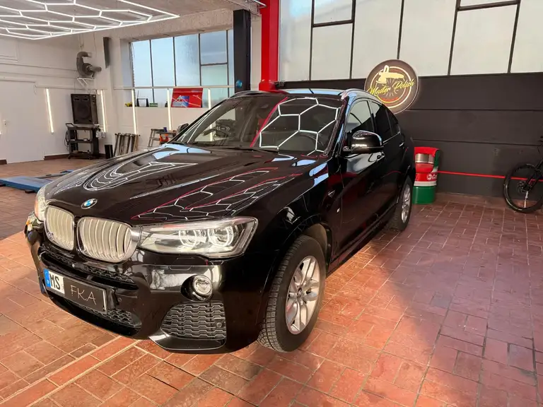 Schwarzer BMW nach Fahrzeugaufbereitung bei FKA in Telgte